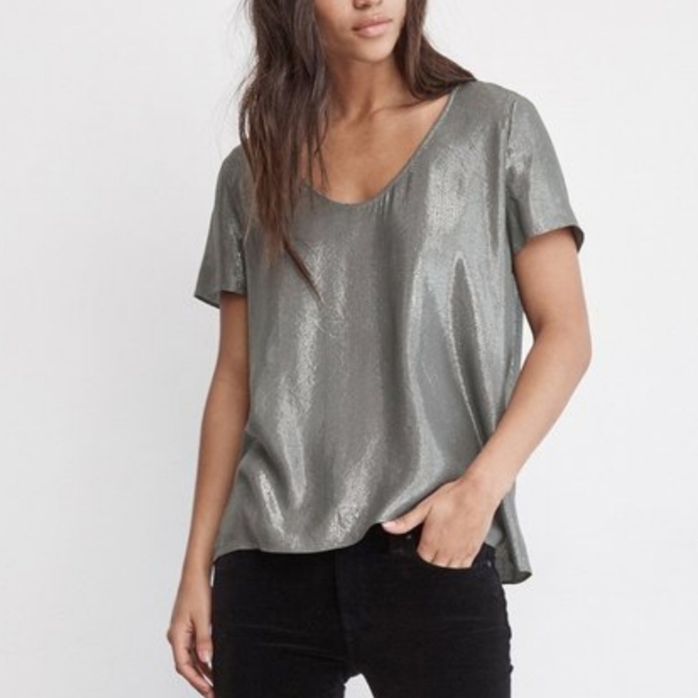 Velvet by Graham & Spencer Agatha SCOOP NECK LAMÉ